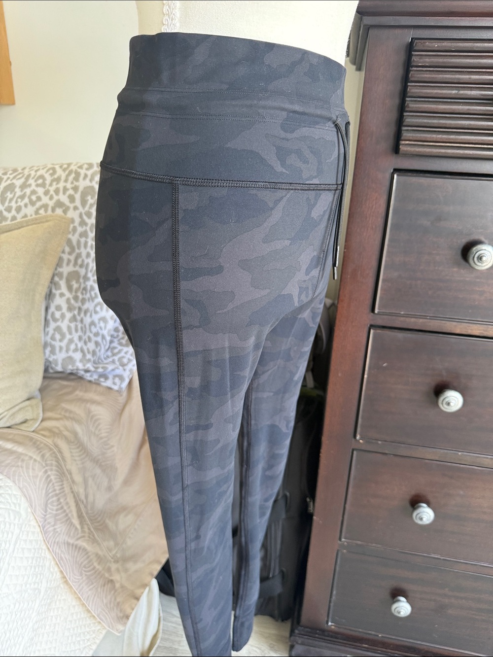 Vuori Black Camo Daily Leggings - Picture 4 of 7